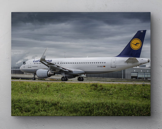 Lufthansa Airbus A320 Taxiing Aluminum print - 80cm x 60cm