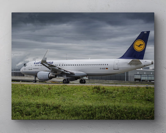 Lufthansa Airbus A320 Taxiënd Aluminium print - 80cm x 60cm