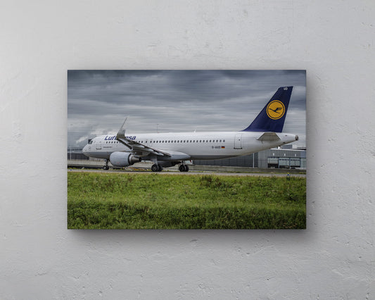 Lufthansa Airbus A320 Taxiënd Aluminium print - 60cm x 40cm